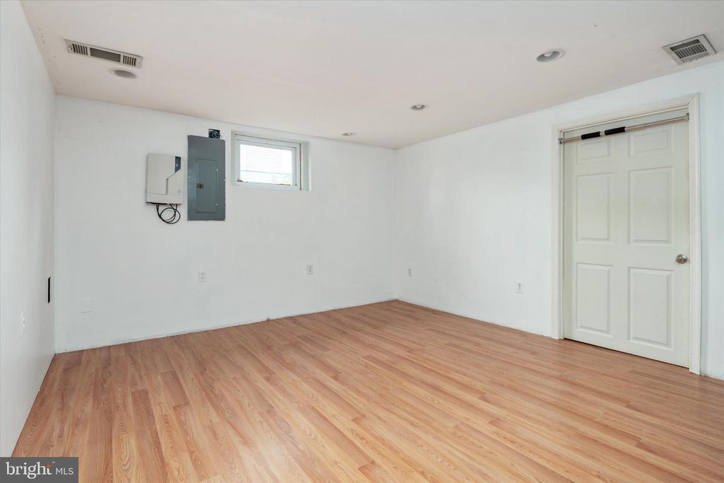 Image 33 of property listing at 234 MEADOW RD, Pasadena, MD 21122