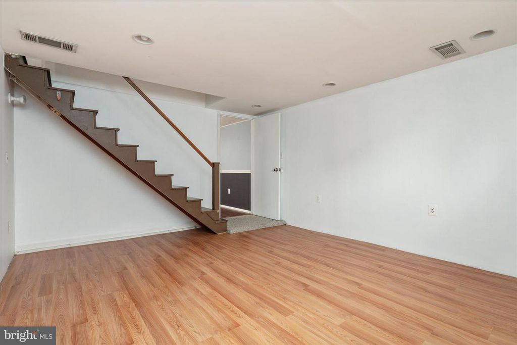 Image 34 of property listing at 234 MEADOW RD, Pasadena, MD 21122