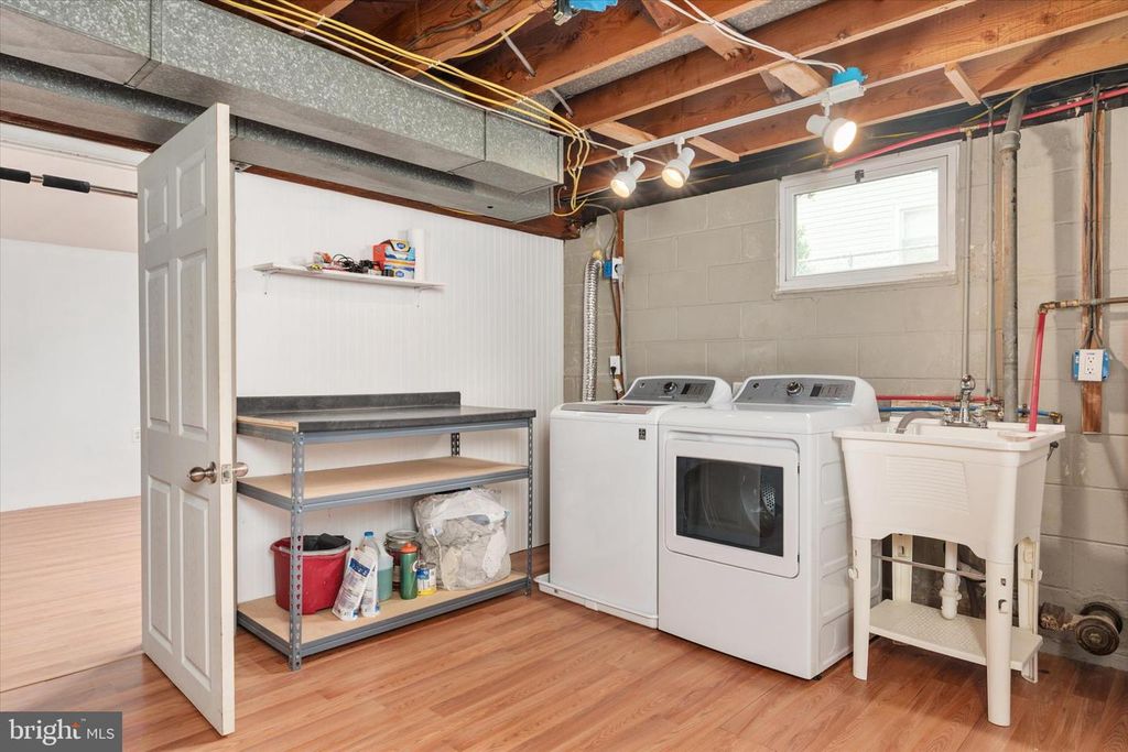 Image 35 of property listing at 234 MEADOW RD, Pasadena, MD 21122