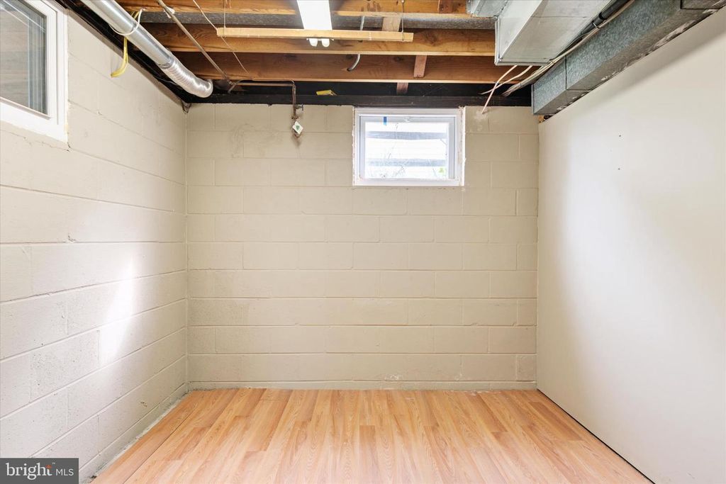 Image 36 of property listing at 234 MEADOW RD, Pasadena, MD 21122