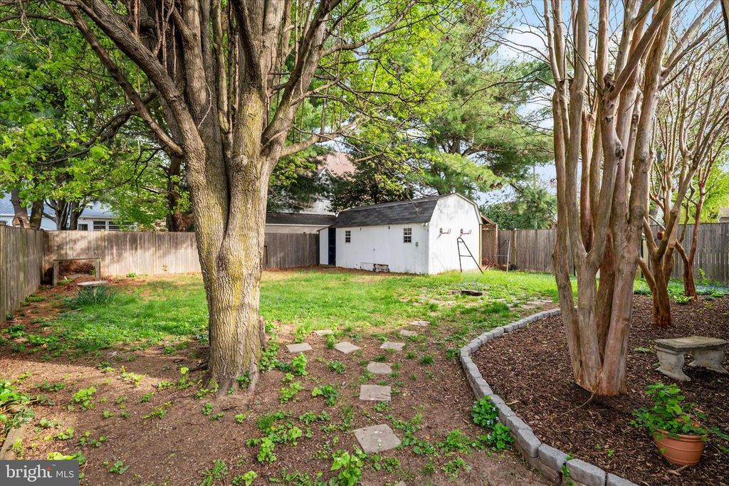 Image 37 of property listing at 234 MEADOW RD, Pasadena, MD 21122