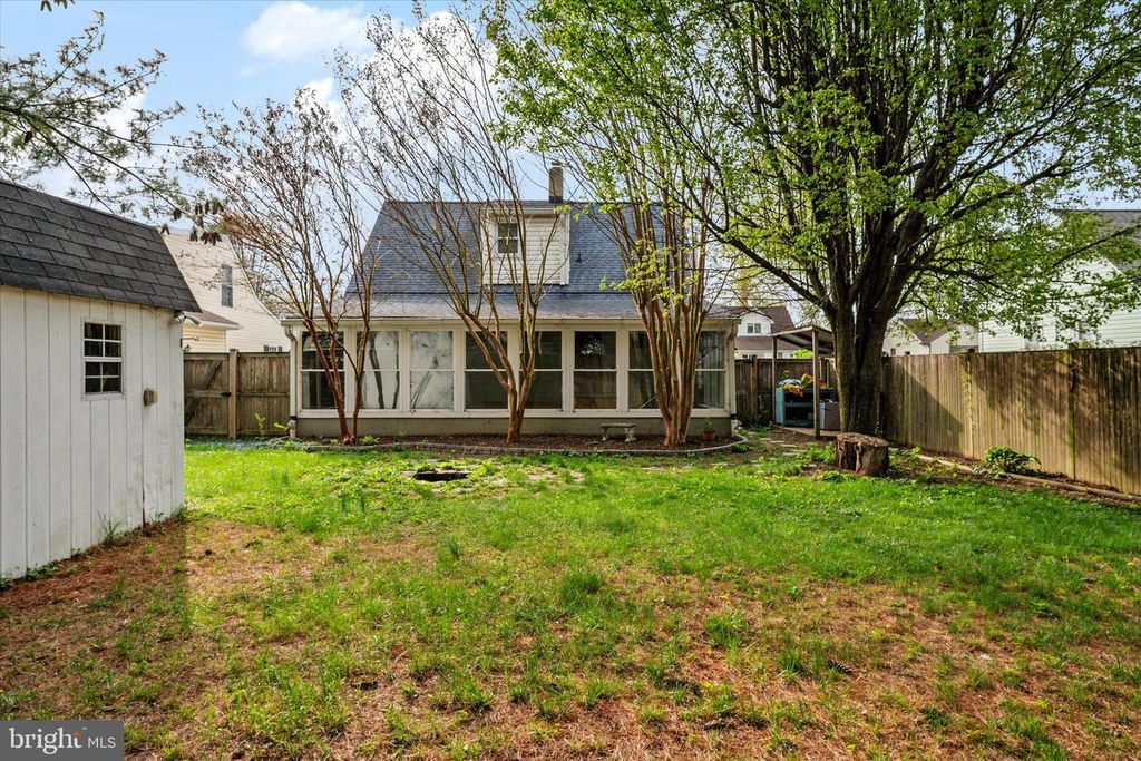 Image 39 of property listing at 234 MEADOW RD, Pasadena, MD 21122