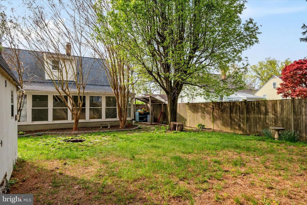 Image 40 of property listing at 234 MEADOW RD, Pasadena, MD 21122
