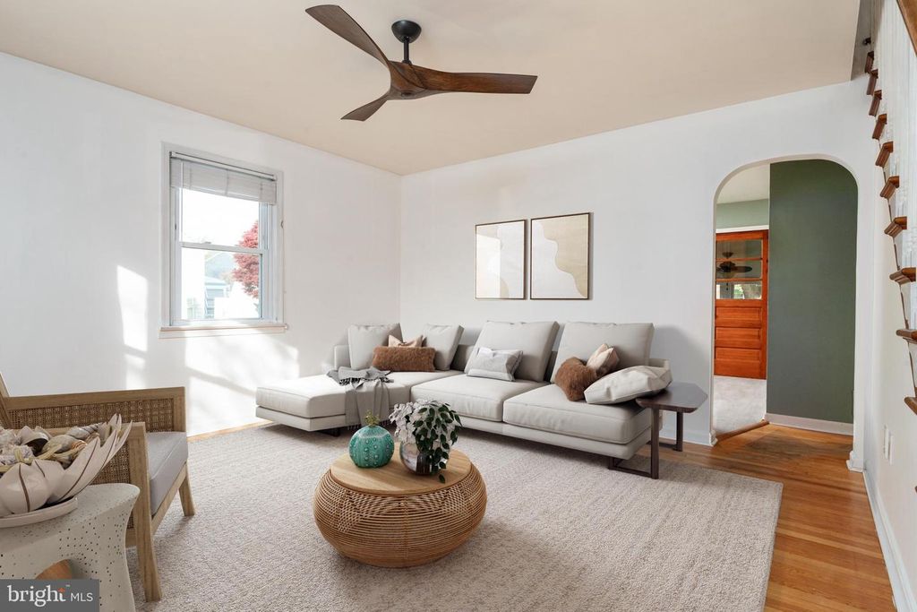 Image 6 of property listing at 234 MEADOW RD, Pasadena, MD 21122