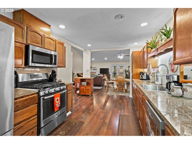 2846 Se 18TH Cir, Gresham, OR 97080