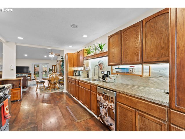 2846 Se 18TH Cir, Gresham, OR 97080