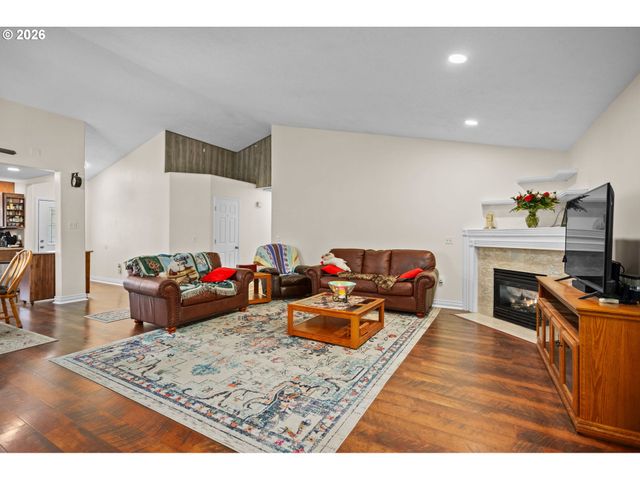 2846 Se 18TH Cir, Gresham, OR 97080