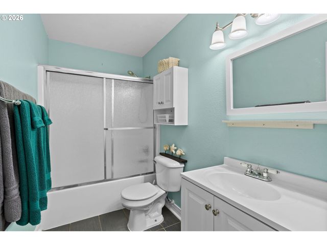 2846 Se 18TH Cir, Gresham, OR 97080