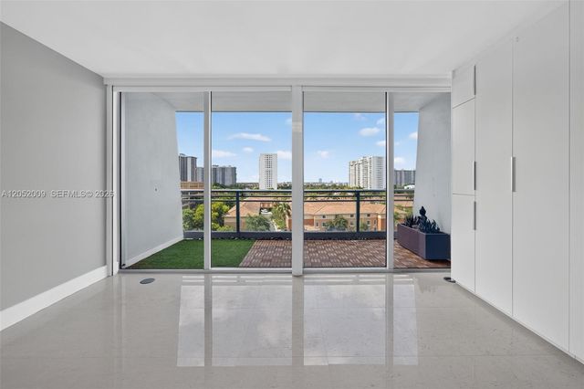 2950 NE 188th St 406, Aventura, FL 33180
