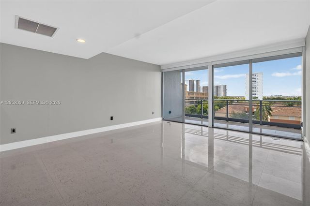 2950 NE 188th St 406, Aventura, FL 33180