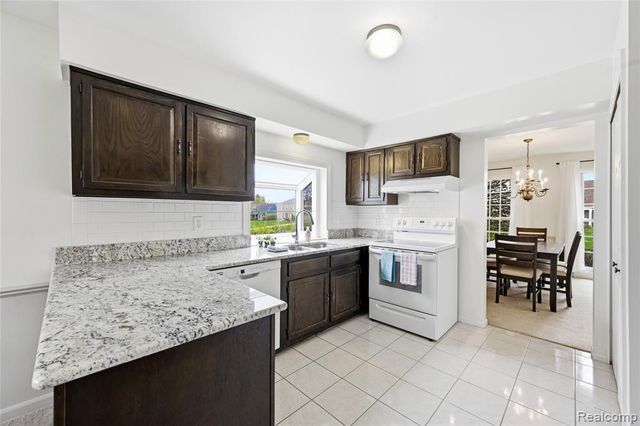 3464 Buckingham Trail, West Bloomfield, MI 48323