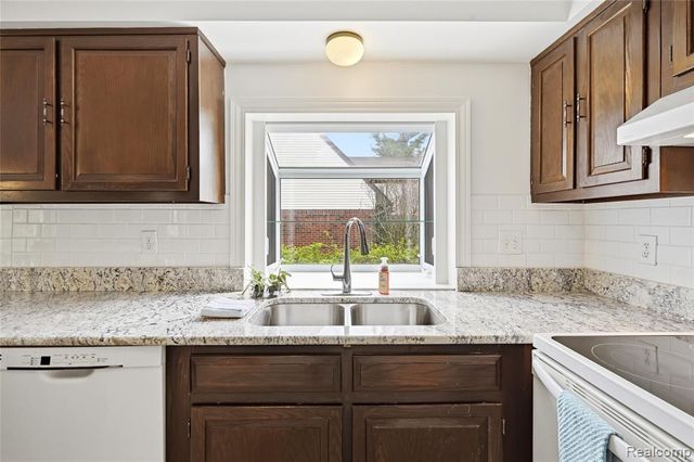 3464 Buckingham Trail, West Bloomfield, MI 48323