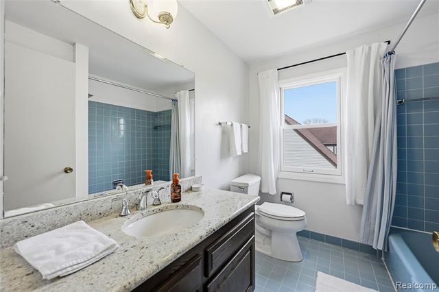 3464 Buckingham Trail, West Bloomfield, MI 48323