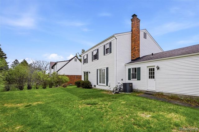 3464 Buckingham Trail, West Bloomfield, MI 48323