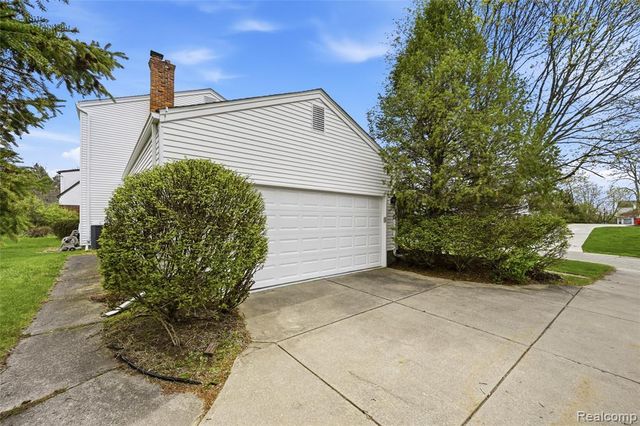 3464 Buckingham Trail, West Bloomfield, MI 48323