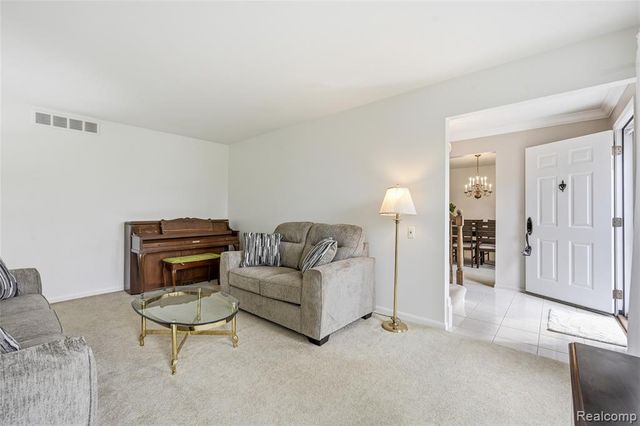 3464 Buckingham Trail, West Bloomfield, MI 48323