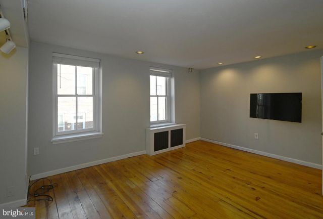 504 KAUFFMAN ST, Philadelphia, PA 19147