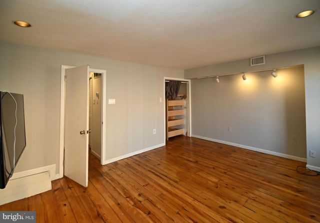 504 KAUFFMAN ST, Philadelphia, PA 19147