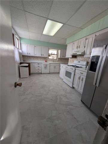 2711 Jackson Street, St Joseph, MO 64507