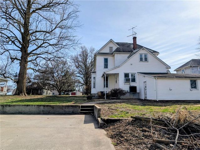 2711 Jackson Street, St Joseph, MO 64507