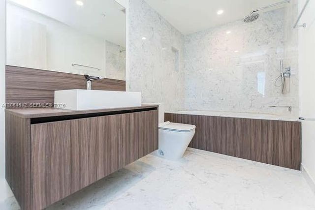 1000 Brickell Plaza 4104, Miami, FL 33131