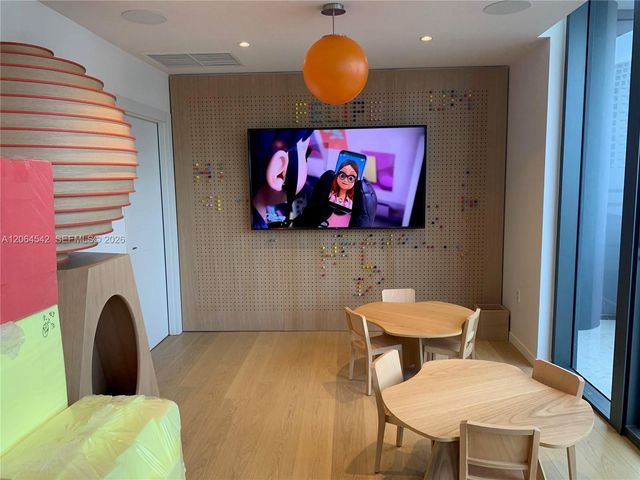 1000 Brickell Plaza 4104, Miami, FL 33131