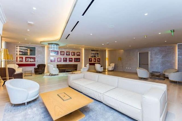 1000 Brickell Plaza 4104, Miami, FL 33131