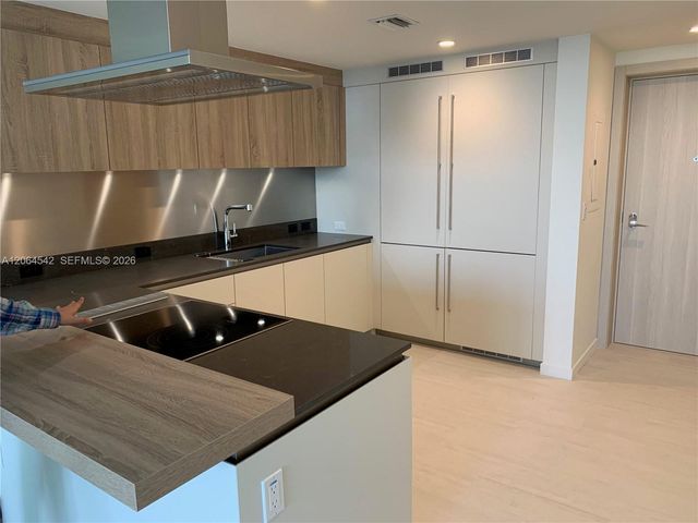 1000 Brickell Plaza 4104, Miami, FL 33131