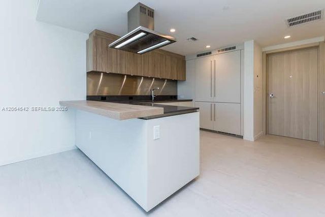 1000 Brickell Plaza 4104, Miami, FL 33131