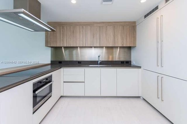 1000 Brickell Plaza 4104, Miami, FL 33131