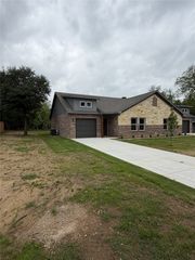 1003 Grandbury Street, Cleburne, TX 76033