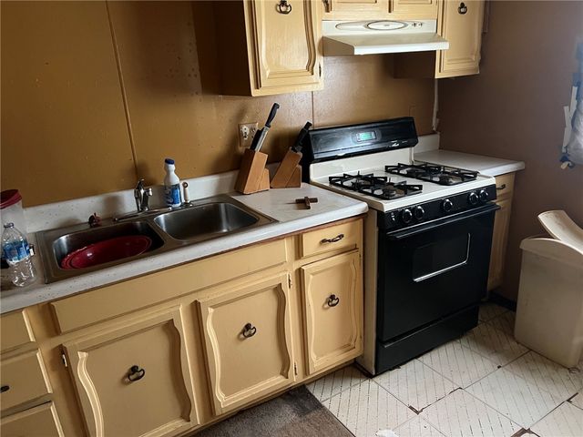 244 Arabella St, Knoxville, PA 15210