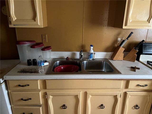 244 Arabella St, Knoxville, PA 15210