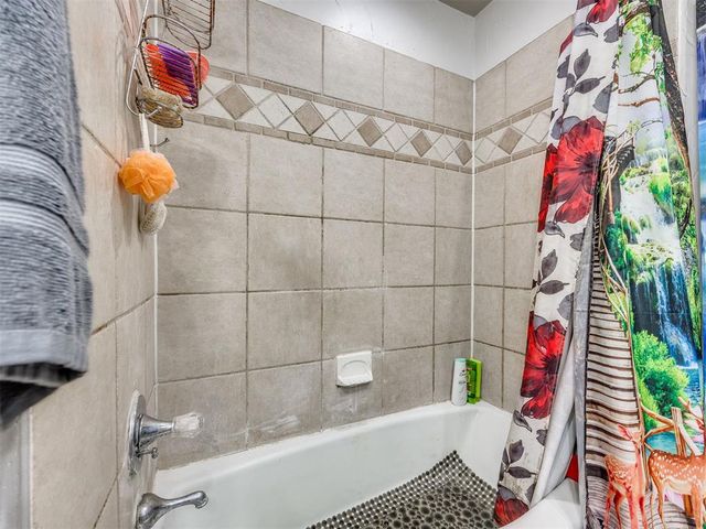 6624 Woodridge Avenue, Oklahoma City, OK 73132