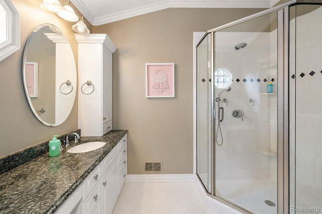 232 Guilford Road, Bloomfield Hills, MI 48304