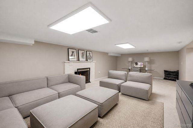 232 Guilford Road, Bloomfield Hills, MI 48304