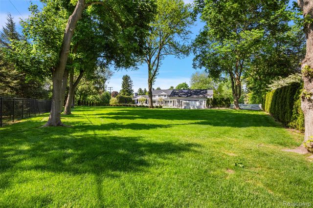 232 Guilford Road, Bloomfield Hills, MI 48304