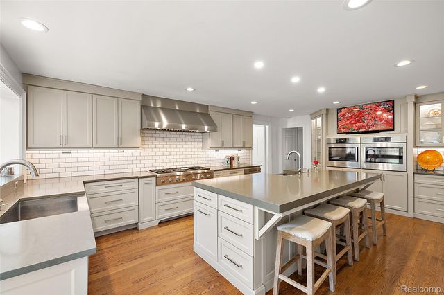 232 Guilford Road, Bloomfield Hills, MI 48304
