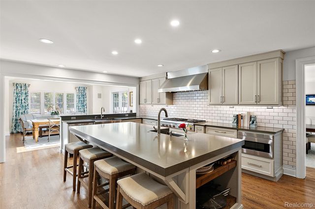 232 Guilford Road, Bloomfield Hills, MI 48304
