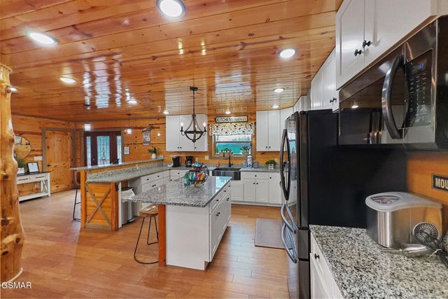 1041 Vista Drive, Gatlinburg, TN 37738