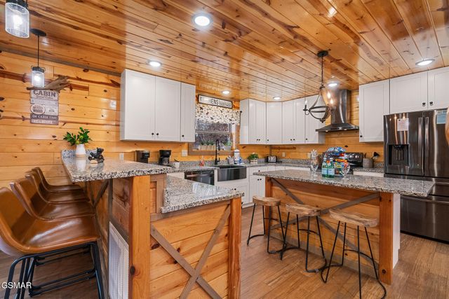 1041 Vista Drive, Gatlinburg, TN 37738