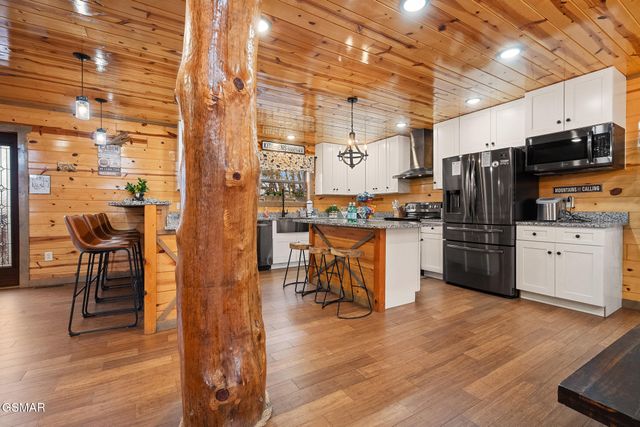 1041 Vista Drive, Gatlinburg, TN 37738