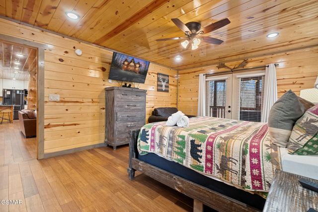 1041 Vista Drive, Gatlinburg, TN 37738