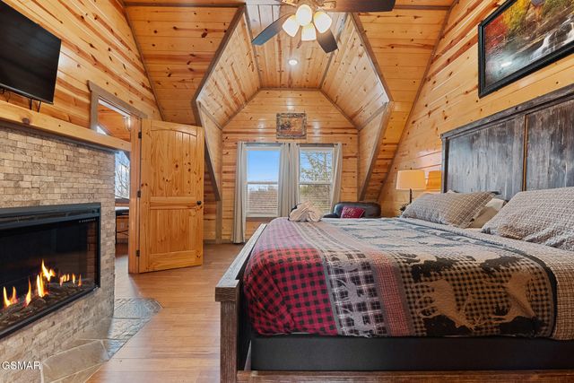 1041 Vista Drive, Gatlinburg, TN 37738