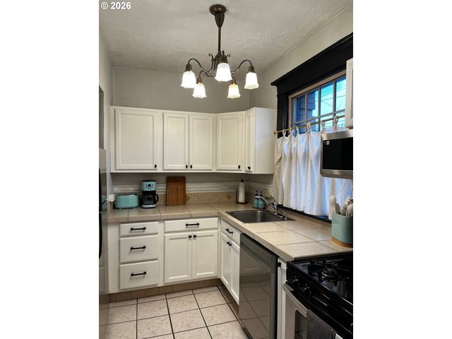 2109 Nw IRVING St 101, Portland, OR 97210