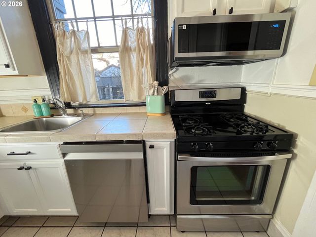 2109 Nw IRVING St 101, Portland, OR 97210