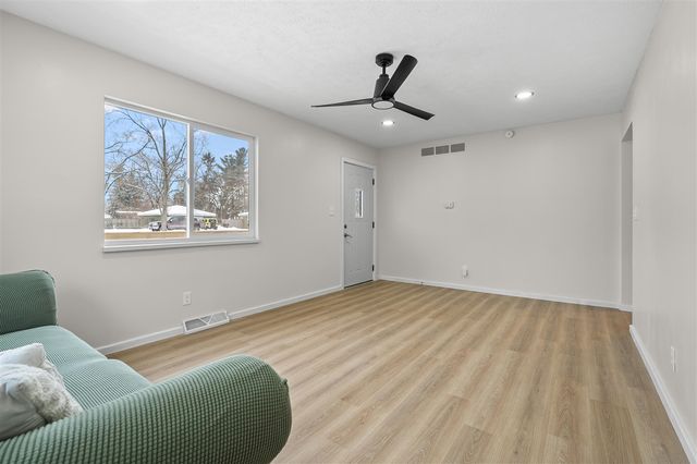 122 Creekview Drive, Battle Creek, MI 49037