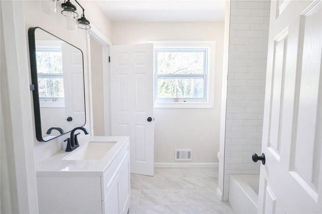 3211 Thrasher Circle, Decatur, GA 30032