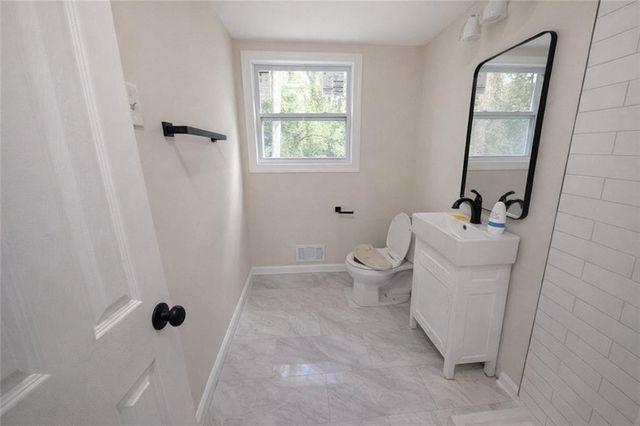 3211 Thrasher Circle, Decatur, GA 30032