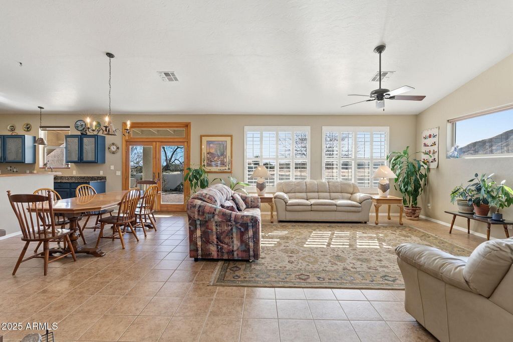 Image 12 of property listing at 5860 E BLUE OAK Court, Hereford, AZ 85615